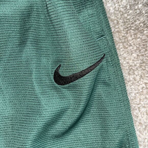 Mens Nike Killer 2 tone Green trim Big swoosh Tennis 9” inseam Shorts L unlined - Picture 2 of 5